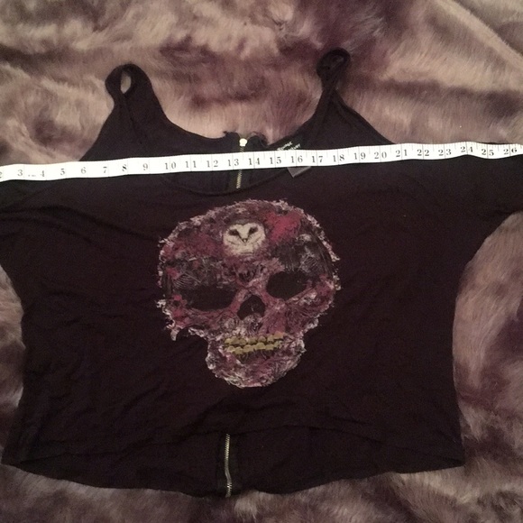 Cold Shoulder Crop Top w/ Zipper Back - Picture 4 of 5